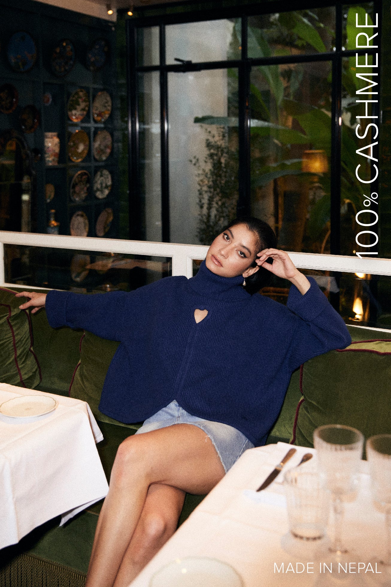 Pure cashmere sweater with heart cutout - midnight blue