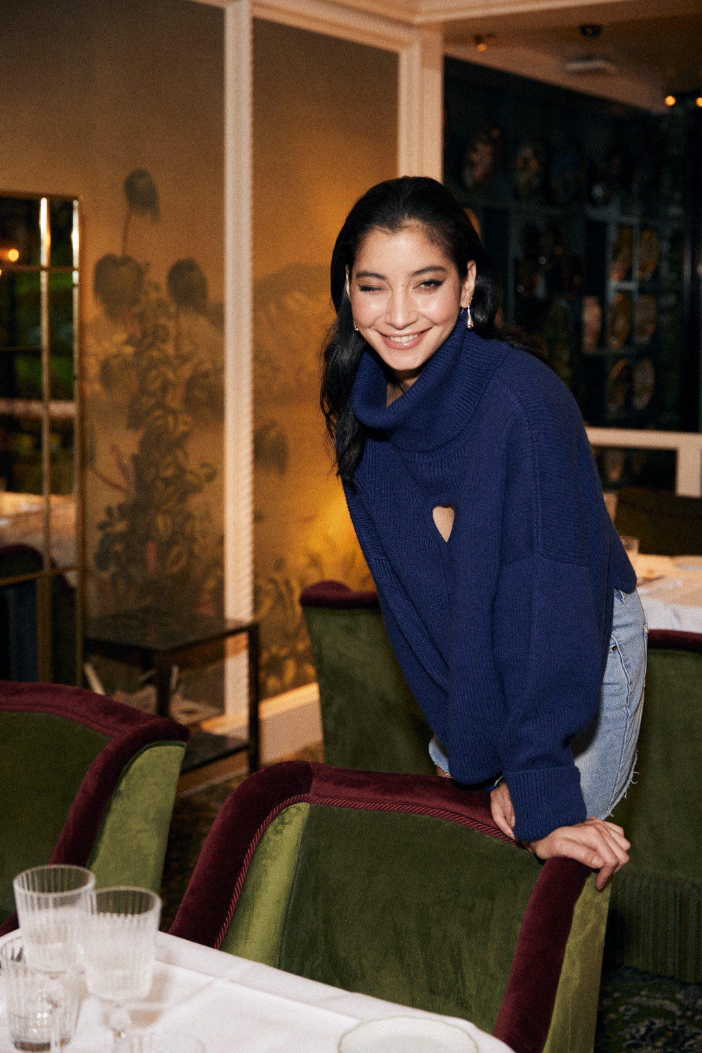 Pure cashmere sweater with heart cutout - midnight blue