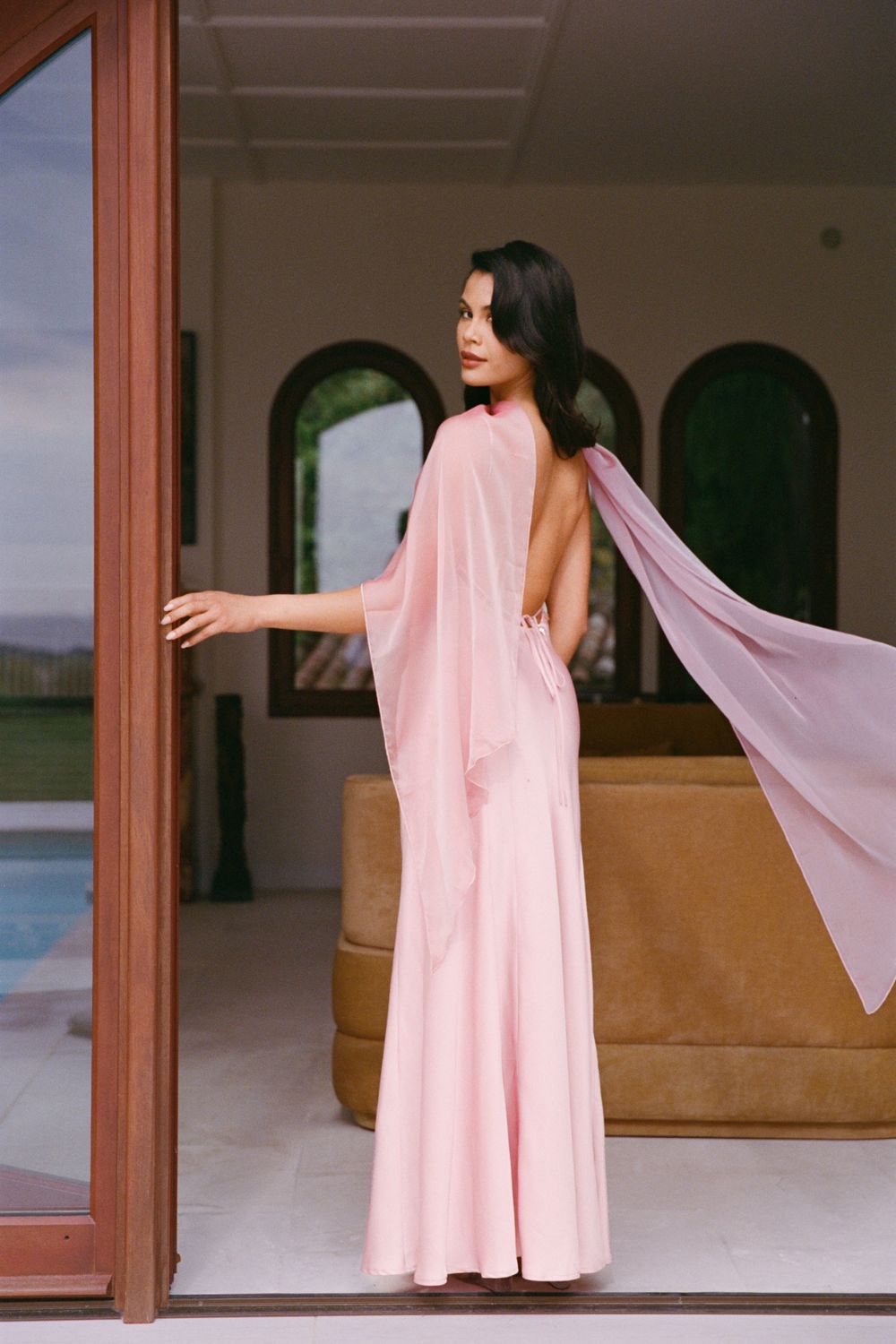 Backless satin dress with pendants - pink