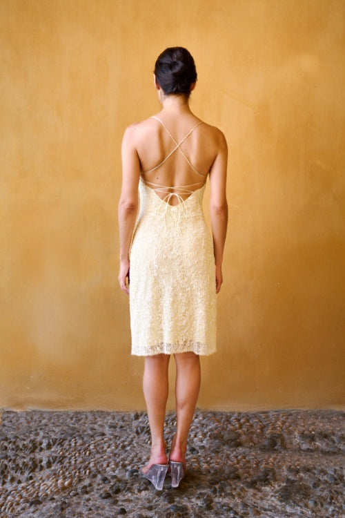 Robe dos nu en crochet perlée – Jaune pâle